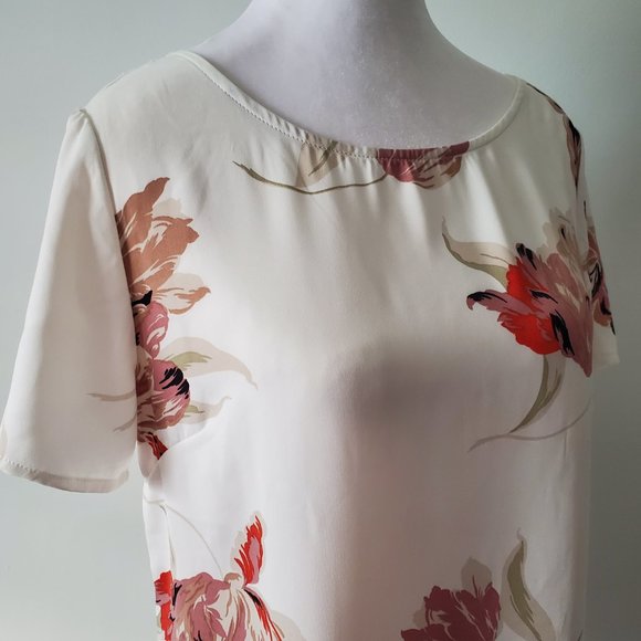 Super Pretty Large Floral Print Blouse Top V Back Boxy s/s Spring Office Siren - Picture 3 of 7